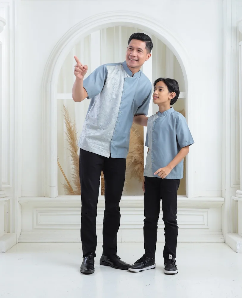 Ranaya Teal White – Family