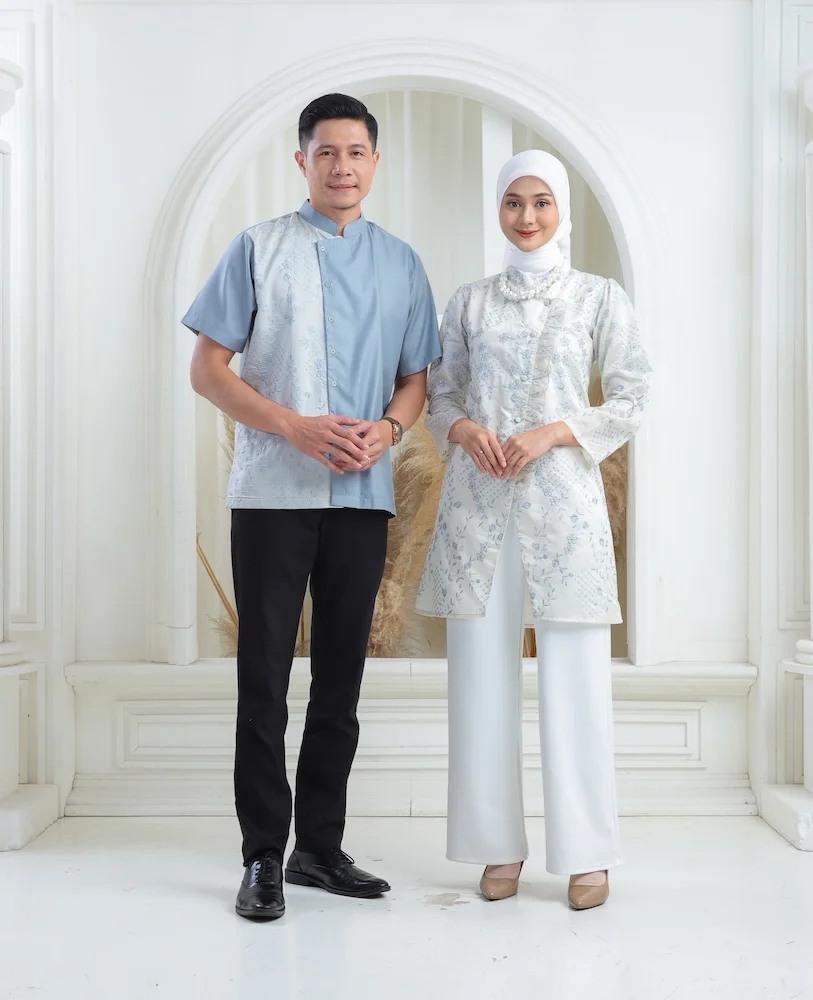 Ranaya Teal White – Family