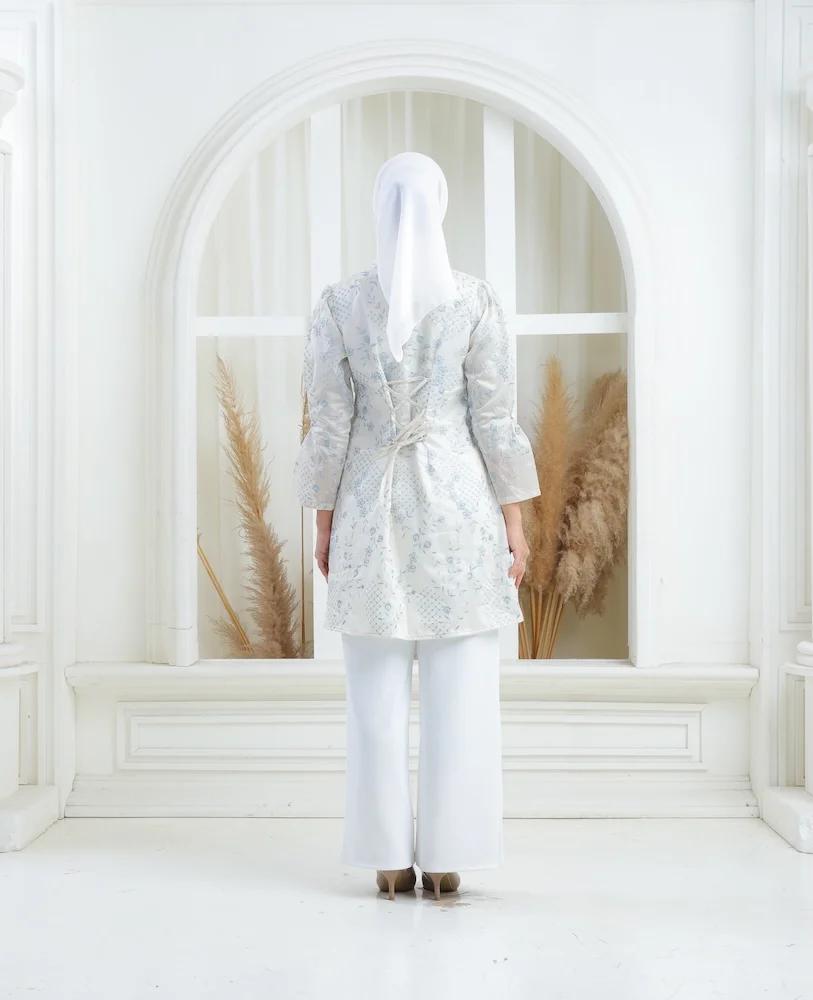 Ranaya Teal White – Woman