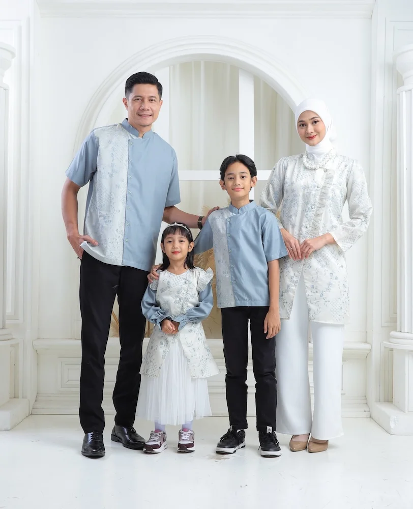 Ranaya Teal White - Family