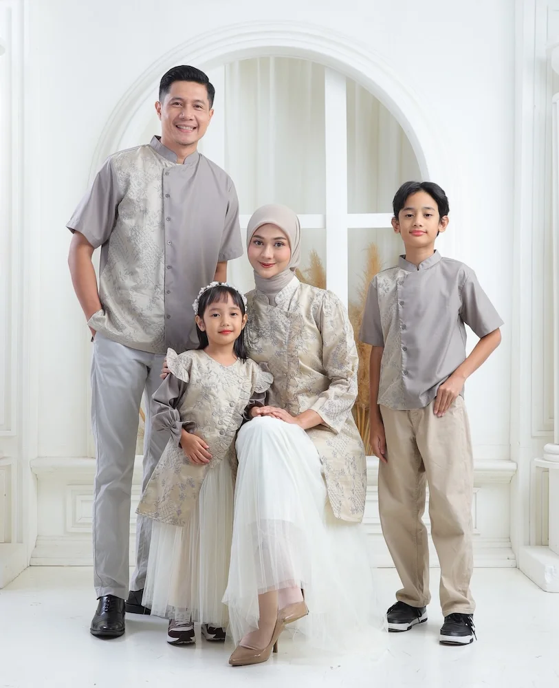 Ranaya Cream Taupe - Family